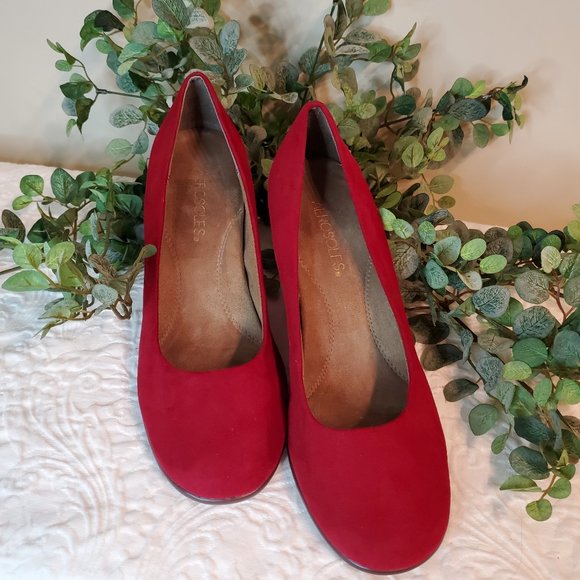 AEROSOLES Shoes - Aerosoles Plum tree Wedges New No box No tags Heel